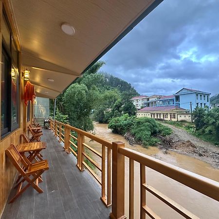 Bed and Breakfast Nha Nghi Kim Dong Mu Cang Chai Exteriér fotografie